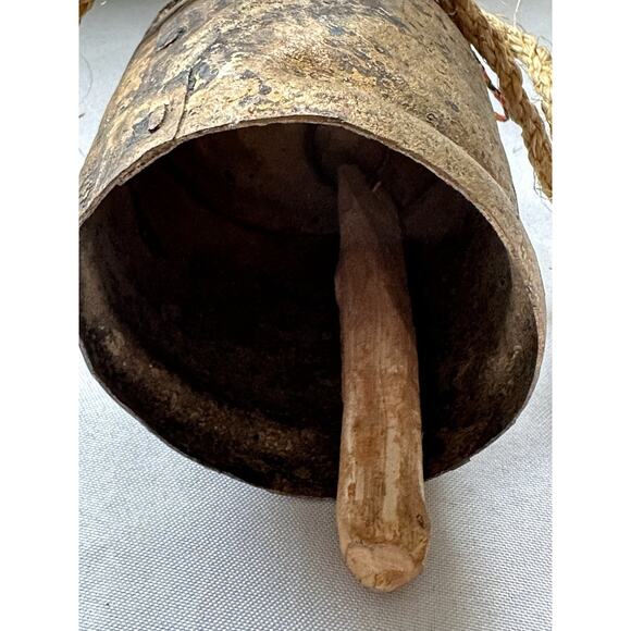 Vintage Hand Made Iron Cow Bell W/ Wooden Clapper Old Primitive Antique 6in Tall - Picture 7 of 7